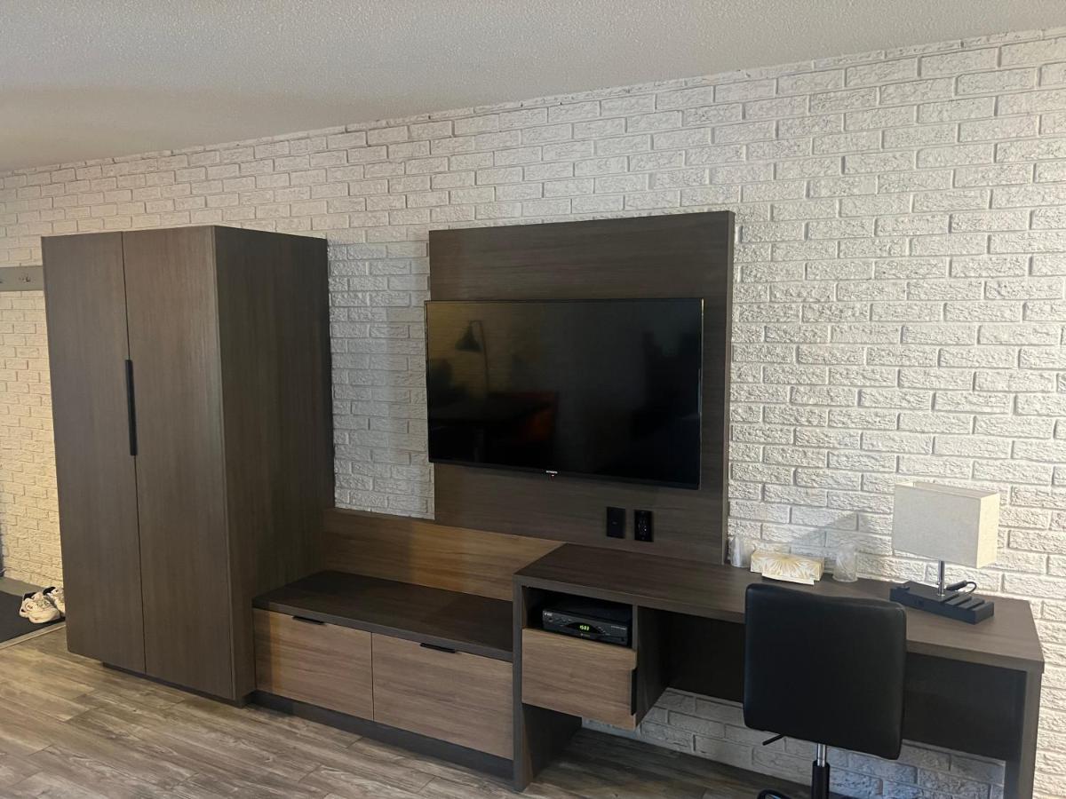 Complexe Dix80 Motel Mont-Laurier Eksteriør bilde